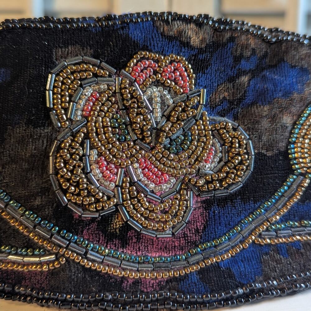 Vintage 1970s or 1980s hand beaded cummerbund velvet belt - Picture 2 of 6